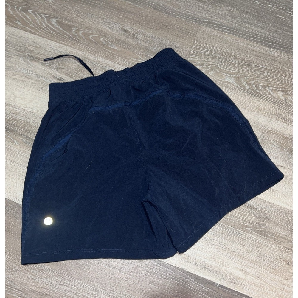 mens lululemon shorts pace breaker Size XS blue excellent Inseam 5"